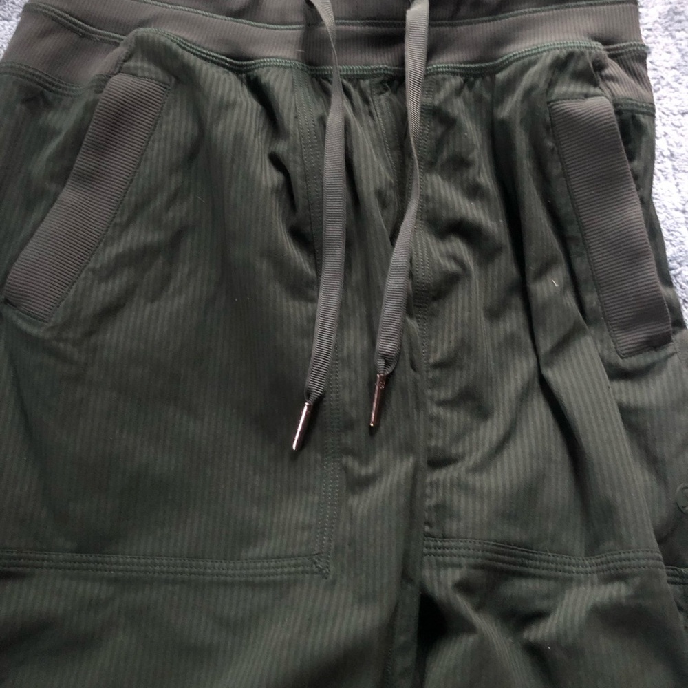 Lululemon Dark Legacy Green Studio Dance Pants 0 Short Inseam XS Track - Picture 7 of 7